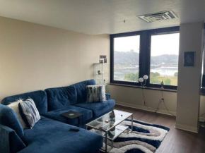 Chic Apt - Amazing Three Rivers Views in PGH Heart 24-7 Parking